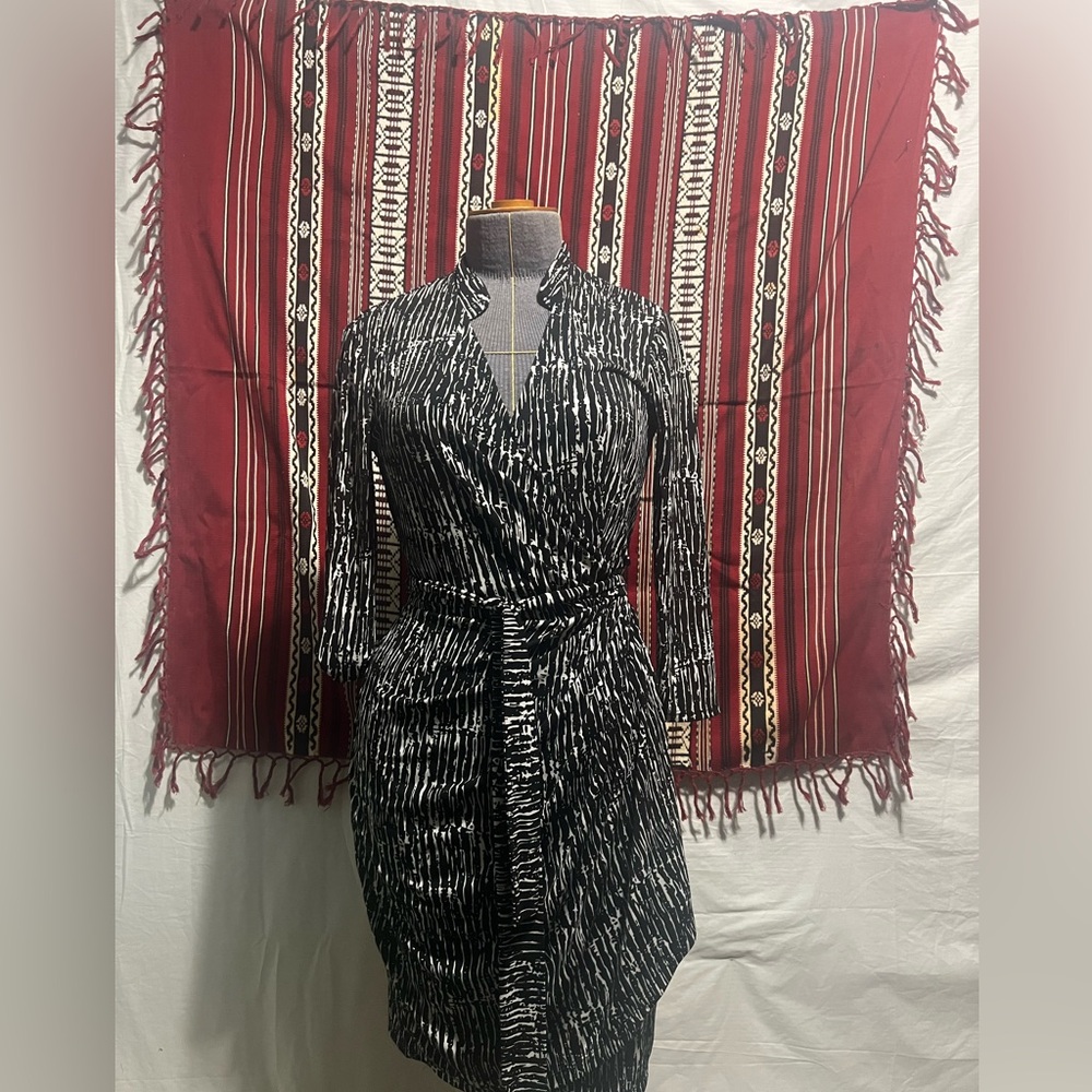 Small Black and white pattern Maggie London wrap around dress